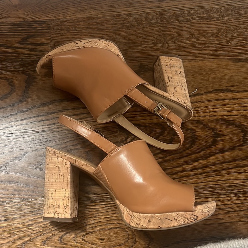 EUC Nude cork wedges size 8